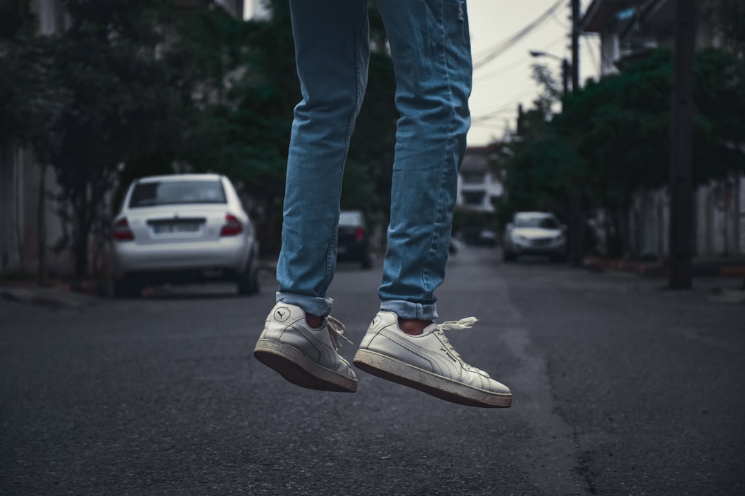 S čím nosit boyfriendy: Stylové a pohodlné kombinace