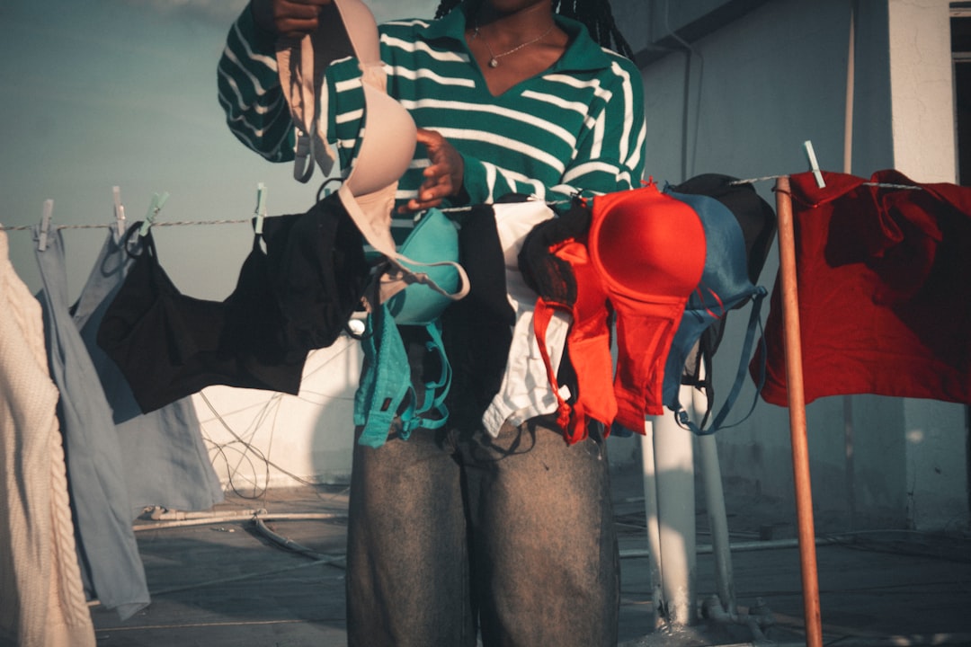 Kobaltové stylizace: Trendy modní záření