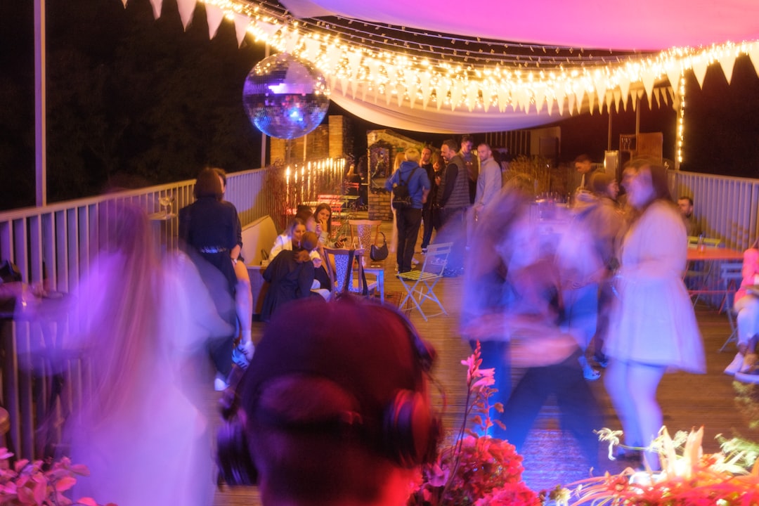 Jak se obléct na prodlouženou svatební oslavu